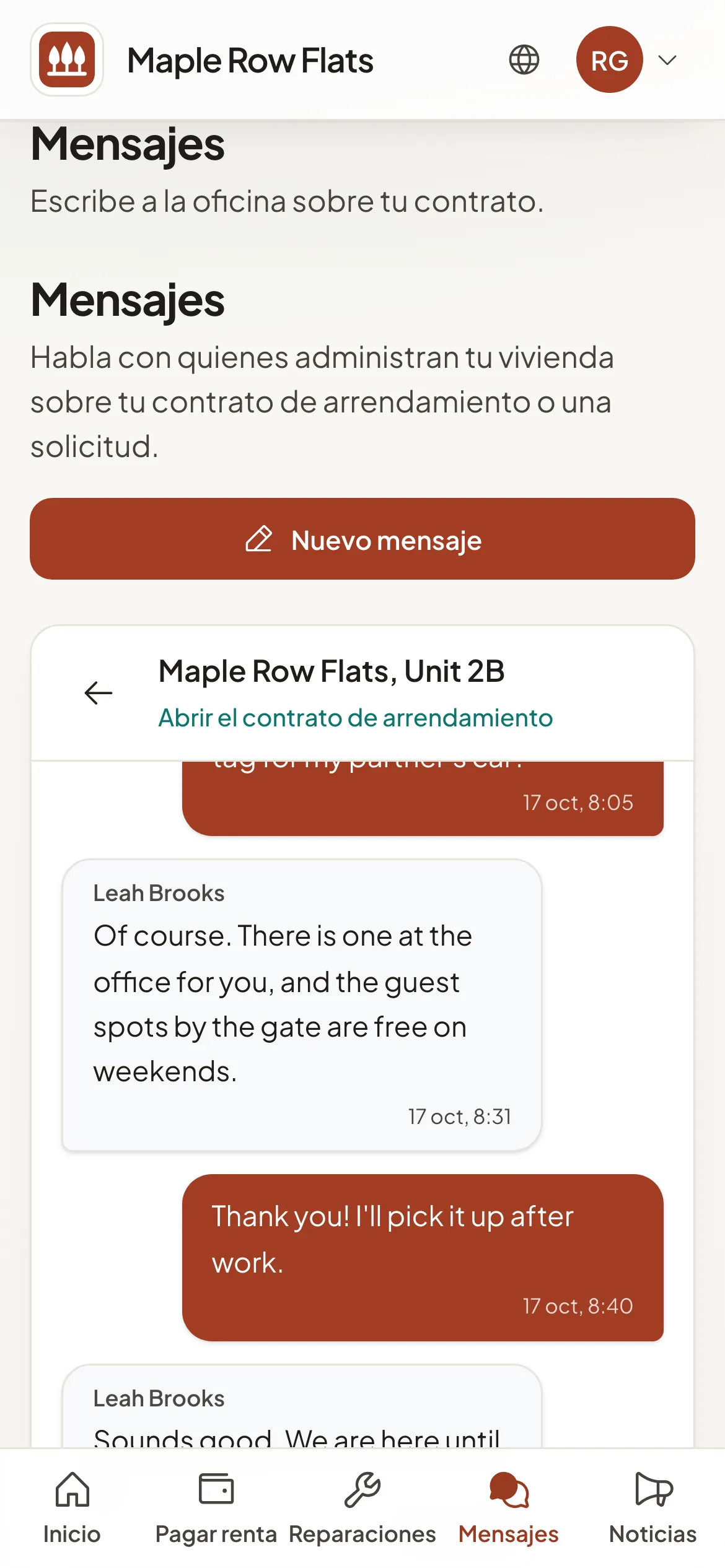 Una conversación con la oficina de la propiedad en la página Mensajes de un portal de residentes, en un teléfono.